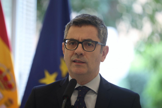 El ministro de la Presidencia, Justicia y Relaciones con las Cortes, Félix Bolaños, atiende a los medios de comunicación, en la sede del Ministerio, a 21 de marzo de 2025, en Madrid (España).