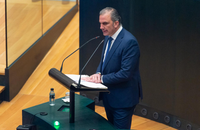 Archivo - El portavoz de Vox, Javier Ortega Smith, interviene en una sesión ordinaria del pleno