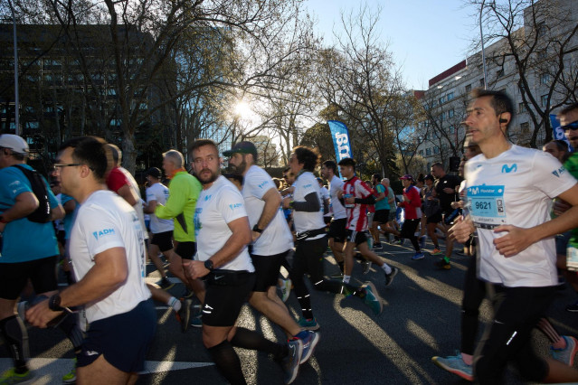 Archivo - Corredores participando en una Media Maratón en Madrid