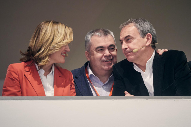 El secretario de Organización del PSOE, Santos Cerdán, junto con la ministra Pilar Alegría y el expresidente del Gobierno, José Luis Rodríguez Zapatero, en el 13º Congreso del PSN.