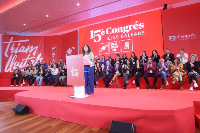 La secretaria de Política Económica y Transformación Digital de la Comisión Ejecutiva Federal (CEF) del PSOE, Enma López Araujo, en la clausura del XV Conrgeso de los Socialistas de Baleares