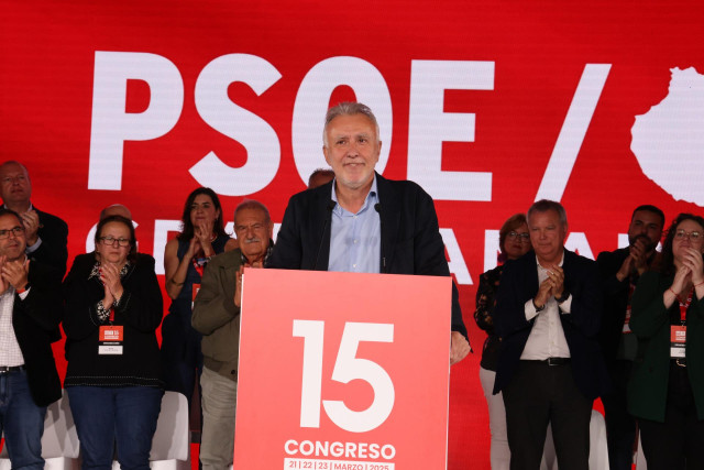 El ministro de Política Territorial y Memoria Democrática, Ángel Víctor Torres, interviene durante un congreso del PSOE de Gran Canaria, a 23 de marzo de 2025, en Gran Canaria, Canarias (España). Torres ha anunciado durante su intervención que deja la pol
