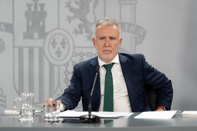 El ministro de Política Territorial y Memoria Democrática, Ángel Víctor Torres, durante una rueda de prensa posterior al Consejo de Ministros, en el Palacio de La Moncloa, a 18 de marzo de 2025, en Madrid (España).