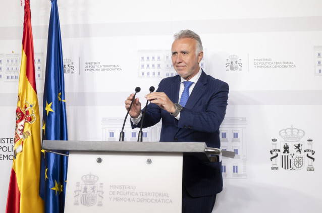 Archivo - El ministro de Política Territorial y Memoria Democrática, Ángel Víctor Torres, ofrece una rueda de prensa en la sede del Ministerio, a 1 de abril de 2024, en Madrid (España). Ángel Víctor Torres ha anunciado hoy que el Gobierno llevará al Tribu