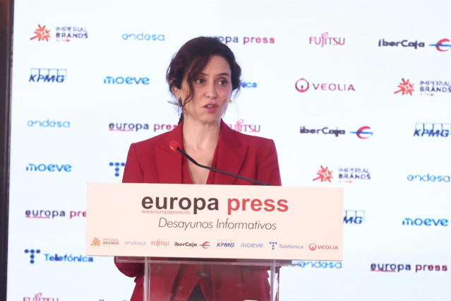 La presidenta de la Comunidad de Madrid, Isabel Díaz Ayuso, interviene durante un desayuno informativo de Europa Press, en el Hotel Rosewood Villa Magna, a 24 de marzo de 2025, en Madrid (España).