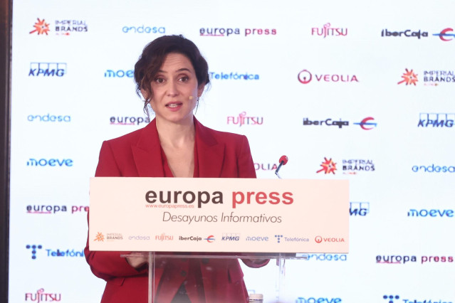 La presidenta de la Comunidad de Madrid, Isabel Díaz Ayuso, interviene durante un desayuno informativo de Europa Press, en el Hotel Rosewood Villa Magna, a 24 de marzo de 2025, en Madrid (España).