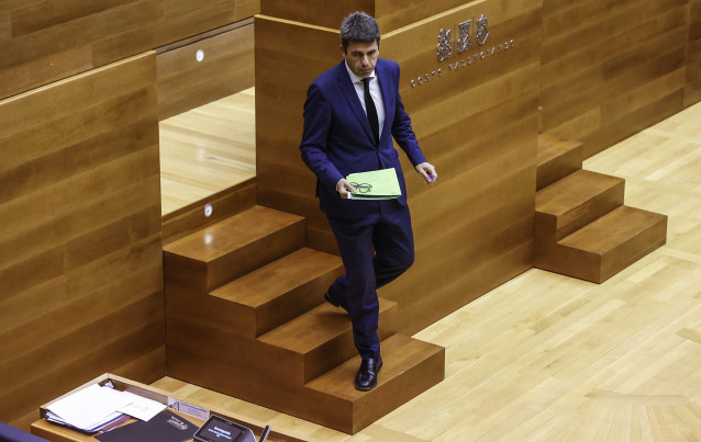 Archivo - El 'president' de la Generalitat Valenciana, Carlos Mazón, en una sesión plenaria
