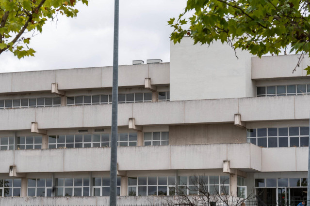 Archivo - Fachada del centro habilitado para la acogida de menores extranjeros no acompañados de La Cantueña