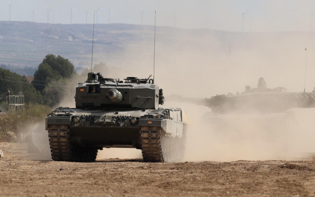 Archivo - Vista de uno de los carros de combate Leopard 2A4 durante la presentación de la formación de las Fuerzas Armadas españolas a militares ucranianos, en el Centro de Adiestramiento de San Gregorio, a 13 de marzo de 2023, en Zaragoza, Aragón (España