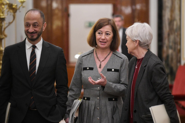 Los tres representantes del PSOE en la Mesa del Congreso; el vicepresidente  Alfonso Rodríguez Gómez de Celis, la presidenta Francina Armengol, y la secretaria segunda, Isaura Leal