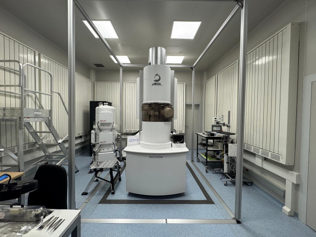 Archivo - El nuevo microscopio en las instalaciones del Parc Científic de Barcelona