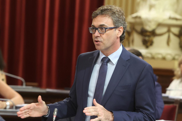 Archivo - El portavoz del Govern y conseller de Economía, Hacienda e Innovación, Antoni Costa.
