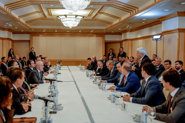 El presidente de Brasil se reúne con empresarios exportadores de carne para ampliar el comercio con Japón