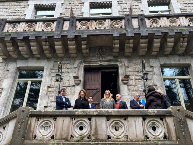 La presidenta de Paradores, Raquel Sánchez, visita el Parador de Limpias junto a la delegada del Gobierno en Cantabria y el alcalde