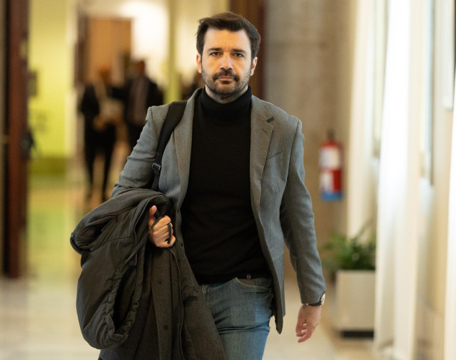 El portavoz de Podemos en el Congreso, Javier Sánchez Serna,  llega a una reunión de la Junta de Portavoces, en el Congreso de los Diputados, a 18 de marzo de 2025, en Madrid (España).