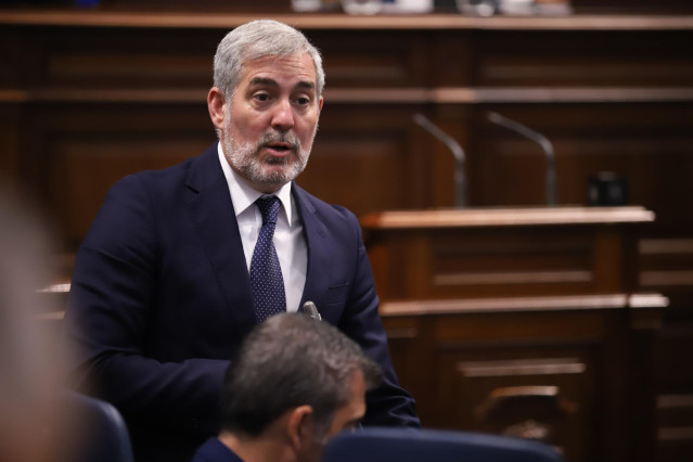 Archivo - El presidente de Canarias, Fernando Clavijo, en el Pleno del Parlamento