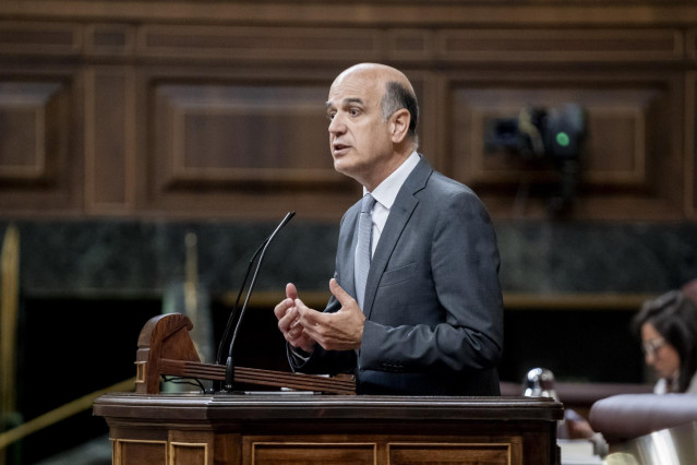 Archivo - El diputado de UPN, Alberto Catalán.