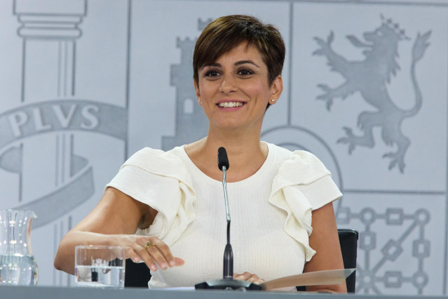 Archivo - La ministra Portavoz, Isabel Rodríguez, interviene en una rueda posterior al Consejo de Ministros en el Complejo de la Moncloa, a 1 de agosto de 2022, en Madrid (España). El Gobierno  ha aprobado un paquete de medidas urgentes para la eficiencia