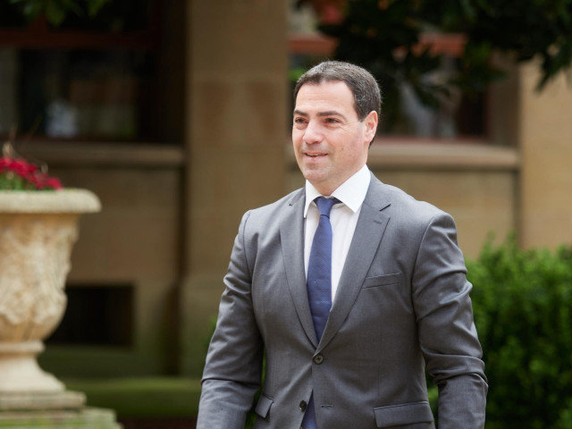 El lehendakari, Imanol Pradales, a su llegada a la Asamblea de la Eurorregión Nueva Aquitania-Euskadi-Navarra, en el Palacio de Navarra, a 25 de marzo de 2025, en Pamplona, Navarra (España). La Eurorregión Nueva Aquitania Euskadi Navarra desarrolla y apoy