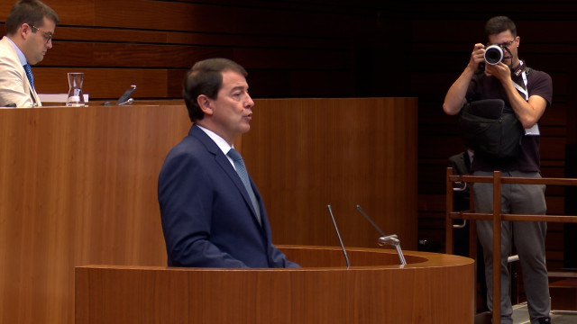 Archivo - Mañueco durante su intervención en el Debate de Política General celebrado este martes.