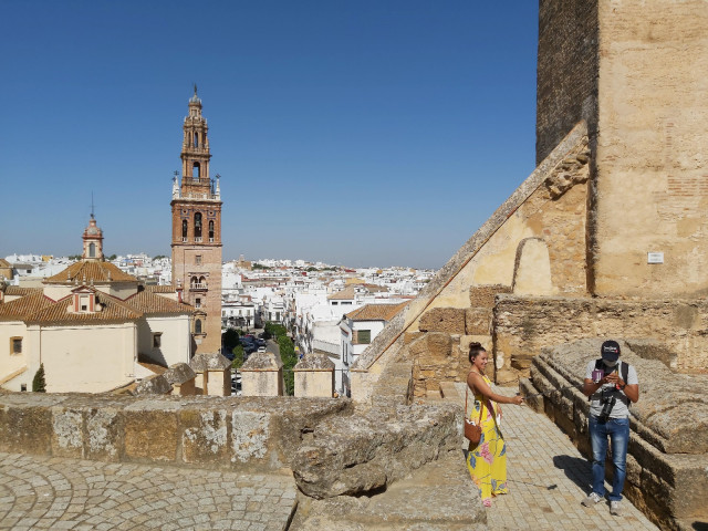 Archivo - Turistas en Carmona