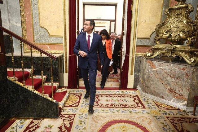El presidente del Gobierno, Pedro Sánchez, llega a una sesión de control al Gobierno, en el Congreso de los Diputados.