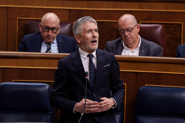 El ministro del Interior, Fernando Grande-Marlaska, interviene durante una sesión de control al Gobierno en el Congreso
