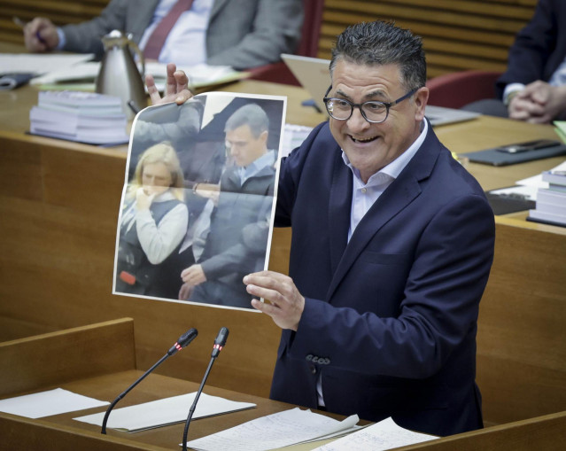 El diputado del PP en Les Corts José Ramón González de Zárate, momentos antes de la discusión