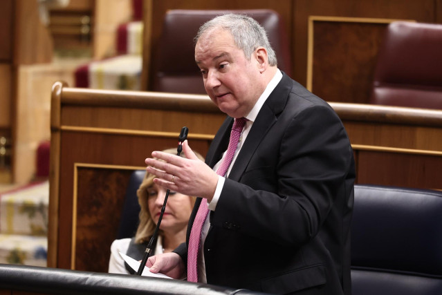 El ministro de Industria y Turismo, Jordi Hereu, interviene durante una sesión de control al Gobierno, en el Congreso de los Diputados, a 19 de marzo de 2025, en Madrid (España).