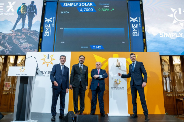 Debut bursátil en el Palacio de la Bolsa de Simply Solar, a 26 de marzo de 2025, Madrid, España.