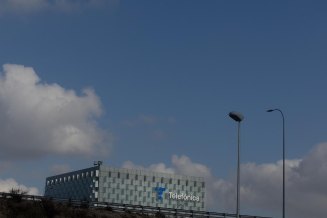 Archivo - Fachada de la sede de Telefónica, a 7 de noviembre de 2024, en Madrid (España).