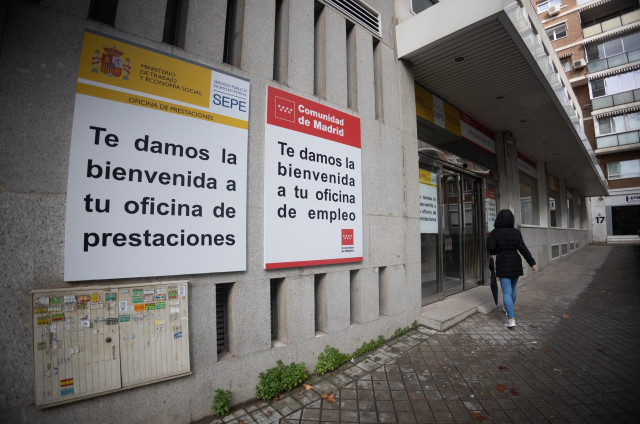 Fachada de la oficina de prestaciones del SEPE