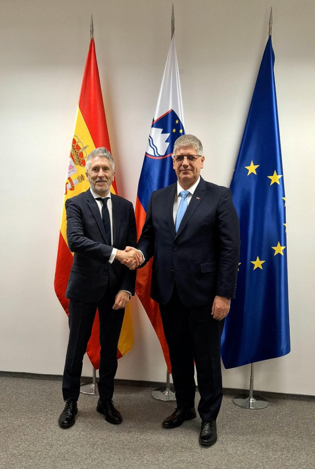 El ministro del Interior, Fernando Grande-Marlaska, y su homólogo esloveno, Bostjan Poklukar, en una reunión en Liubliana