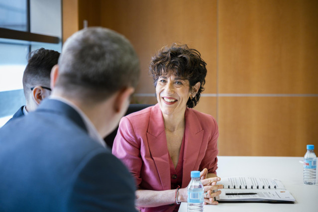 La ministra de Inclusión, Seguridad Social y Migraciones, Elma Saiz, durante la inauguración de la Casa de Ucrania de Torrevieja (Alicante), la primera en España, el 27 de marzo de 2025.