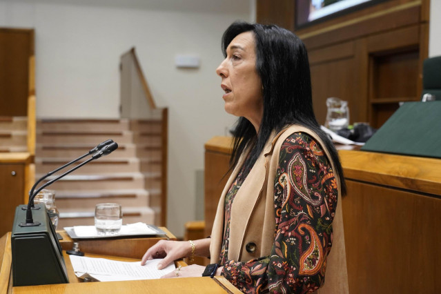 La parlamentaria de Vox, Amaia Martínez, en el pleno de la Cámara vasca