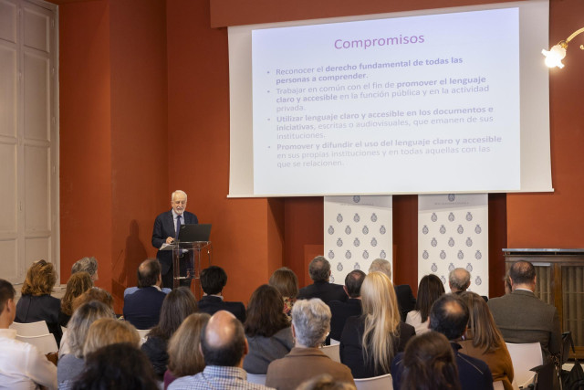Diputados y funcionarios de la Asamblea participan en una formación de la Red Panhispánica de Lenguaje Claro de la RAE