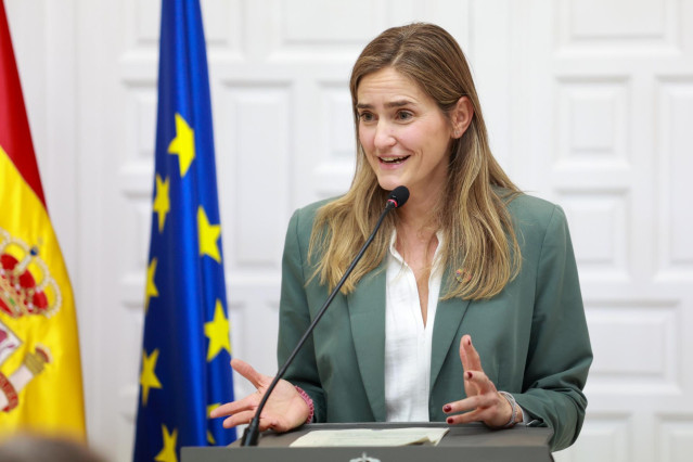 Archivo - La vicepresidenta del Gobierno y ministra para la Transición Ecológica y el Reto Demográfico, Sara Aagesen interviene en la reunión con los alcaldes de la zona de Doñana. A 20 de diciembre de 2024 en Sevilla, Andalucía (España).La vicepresidenta