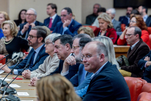 El expresidente del gobierno, Mariano Rajoy y el portavoz del PP en el Congreso de los Diputados, Miguel Tellado, durante la presentación del libro 'Discursos Parlamentarios de Ana Pastor Julián. Presidenta del Congreso de los Diputados 2016-2019'.