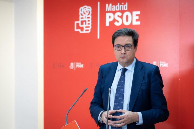 Archivo - El secretario general del PSOE de Madrid, óscar López, ofrece una rueda de prensa, en la sede del PSOE de Madrid, a 24 de febrero de 2025, en Madrid (España).