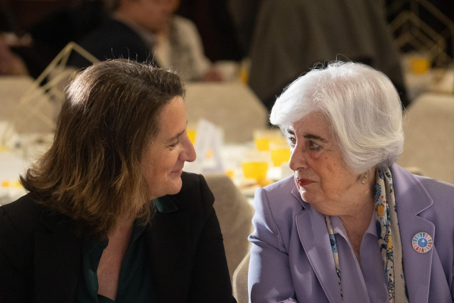 La vicepresidenta ejecutiva de la Comisión Europea para una Transición Limpia, Justa y Competitiva, Teresa Ribera, y la  presidenta del PSOE de Madrid, Francisca Sauquillo, este viernes.