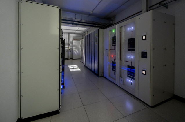 Archivo - Instalaciones de recepción y filtrado de energía durante una jornada de puertas abiertas al centro de datos Digital Realty, a 22 de marzo de 2023, en Madrid (España).