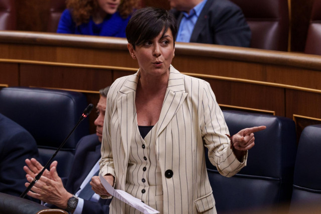 La ministra de Vivienda y Agenda Urbana, Isabel Rodríguez, interviene durante una sesión de control al Gobierno, a 26 de marzo de 2025, en Madrid (España). El presidente del Gobierno Pedro Sánchez comparece en el Congreso de los Diputados para defender la