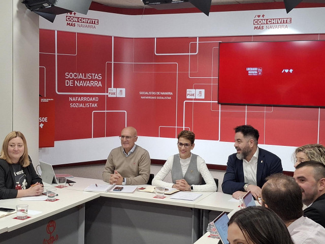 María Chivite y Ramón Alzórriz durante la reunión de la Comisión Ejecutiva Regional del PSN.