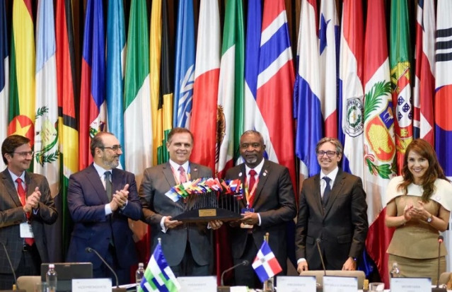 Trinidad y Tobago asume la presidencia del directorio del Banco de Desarrollo de América Latina (CAF)