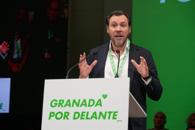 El ministro de Transportes y Movilidad Sostenible, Óscar Puente, en el 27 Congreso Provincial del PSOE de Granada.
