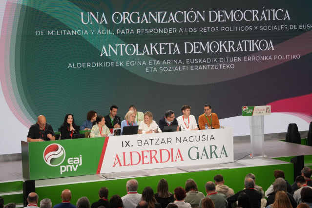 Asistentes a la acreditación de los integrantes a la IX Asamblea General del PNV, en el frontón Atano III de San Sebastián, a 29 de marzo de 2025, en San Sebastián, Guipúzcoa, País Vasco (España).