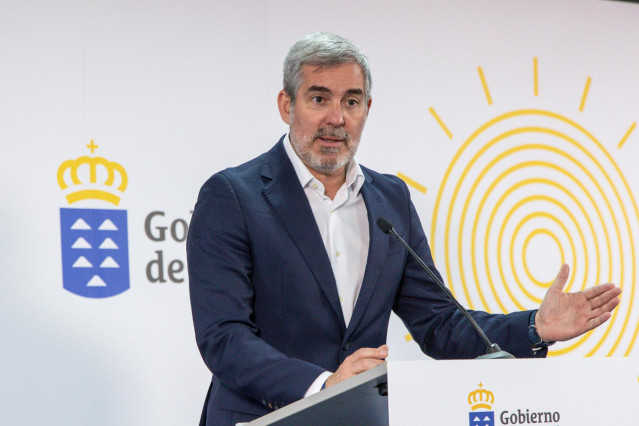 Archivo - El presidente de Canarias, Fernando Clavijo, ofrece una rueda de prensa tras reunirse en la sede de la Presidencia del Gobierno de Canarias, a 22 de abril de 2024, en Las Palmas, Gran Canaria, Canarias (España).
