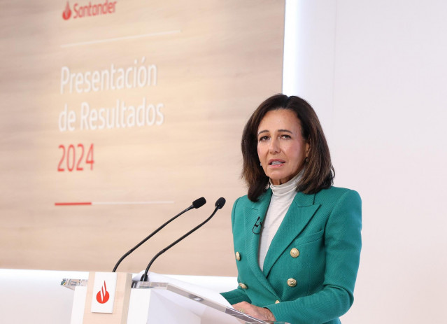 Archivo - La presidenta del Banco Santander, Ana Botín, durante la presentación de los resultados de Banco Santander en su ejercicio de 2024, a 5 de febrero de 2025, en Boadilla del Monte, Madrid (España).