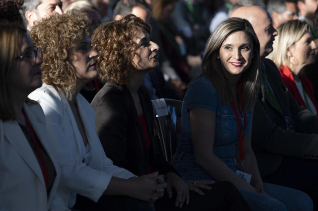 De izqda a dcha, las secretarias generales del PSOE de Huelva y del PSOE-A, María Eugenia Limón y María Jesús Montero, y la vicesecretaria del PSOE-A, María Márquez, en la apertura del Congreso del PSOE de Huelva.