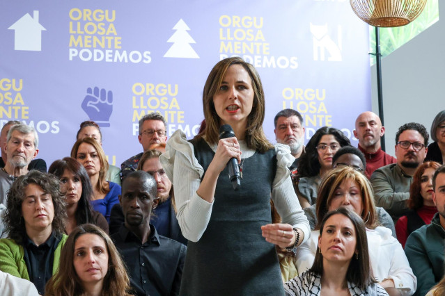 La secretaria general de Podemos, Ione Belarra, acompañada por la Eurodiputada, Irene Montero, presenta la lista al Consejo Ciudadano Estatal con la que concurre, en el Espacio Ecooo, a 31 de marzo de 2025, en Madrid (España).